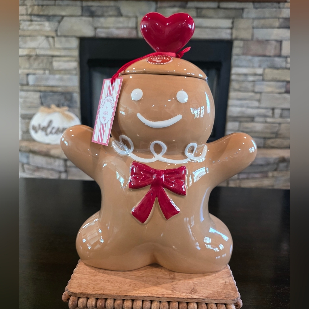 Peppermint And Pine Gingerbread Man Cookie Jar-NWT